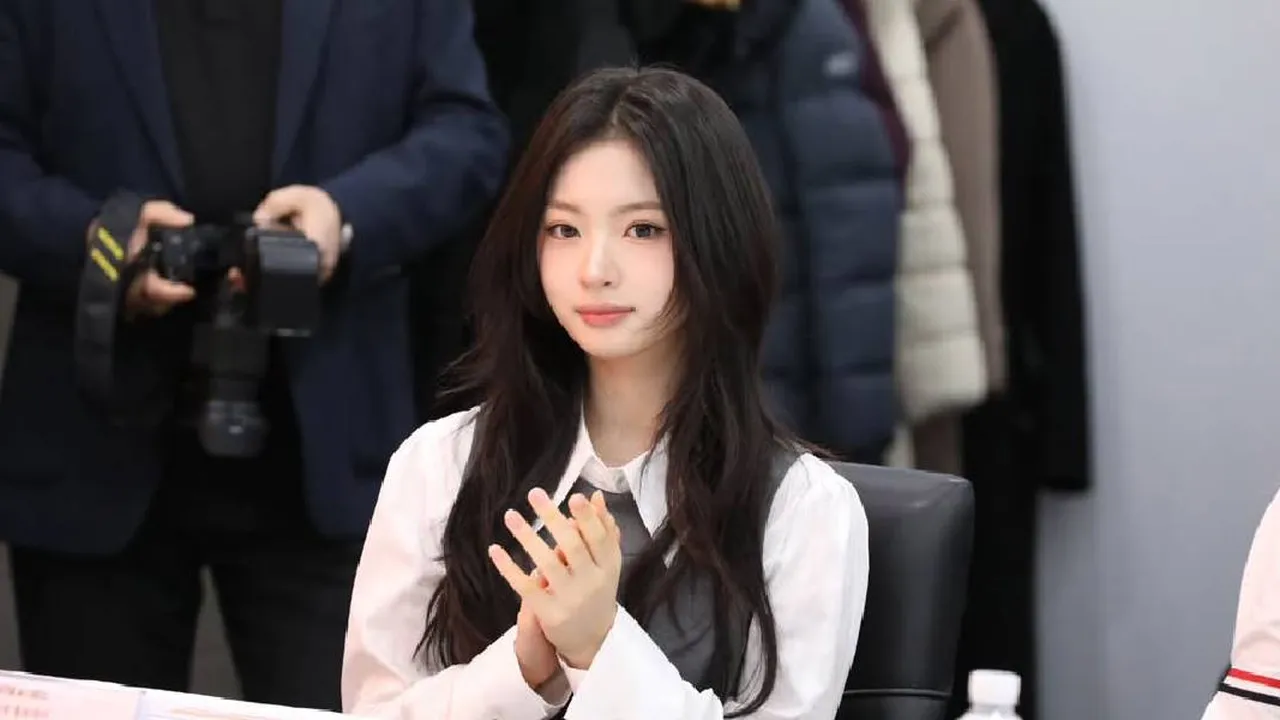 Visual Idol K-Pop Gen 5 Ini Jadi Sorotan Usai Disebut Miliki Vibe AI, Cantiknya Kelewatan