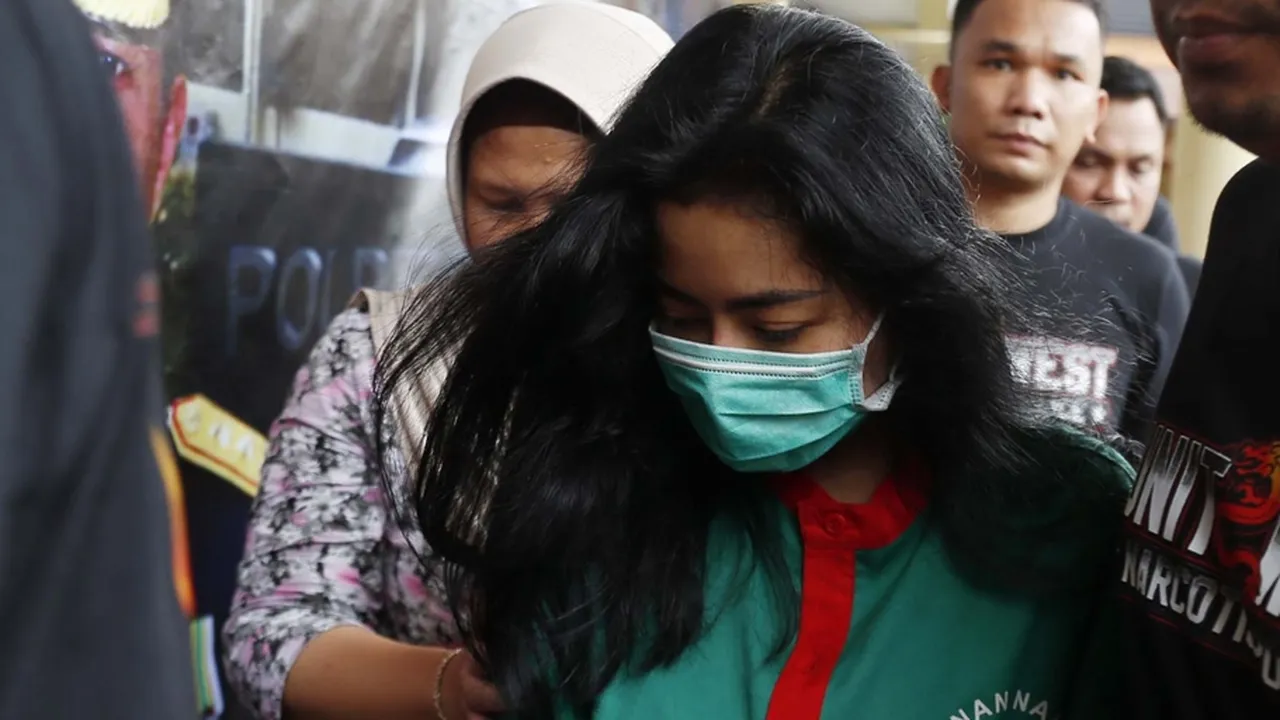 Vitalia Sesha Diringkus Polisi Bersama Sang Pacar, Ibunda Mengaku Tak Mengenal Baik Vitalia Sesha Diringkus Polisi Bersama Sang Pacar, Ibunda Mengaku Tak Mengenal Baik