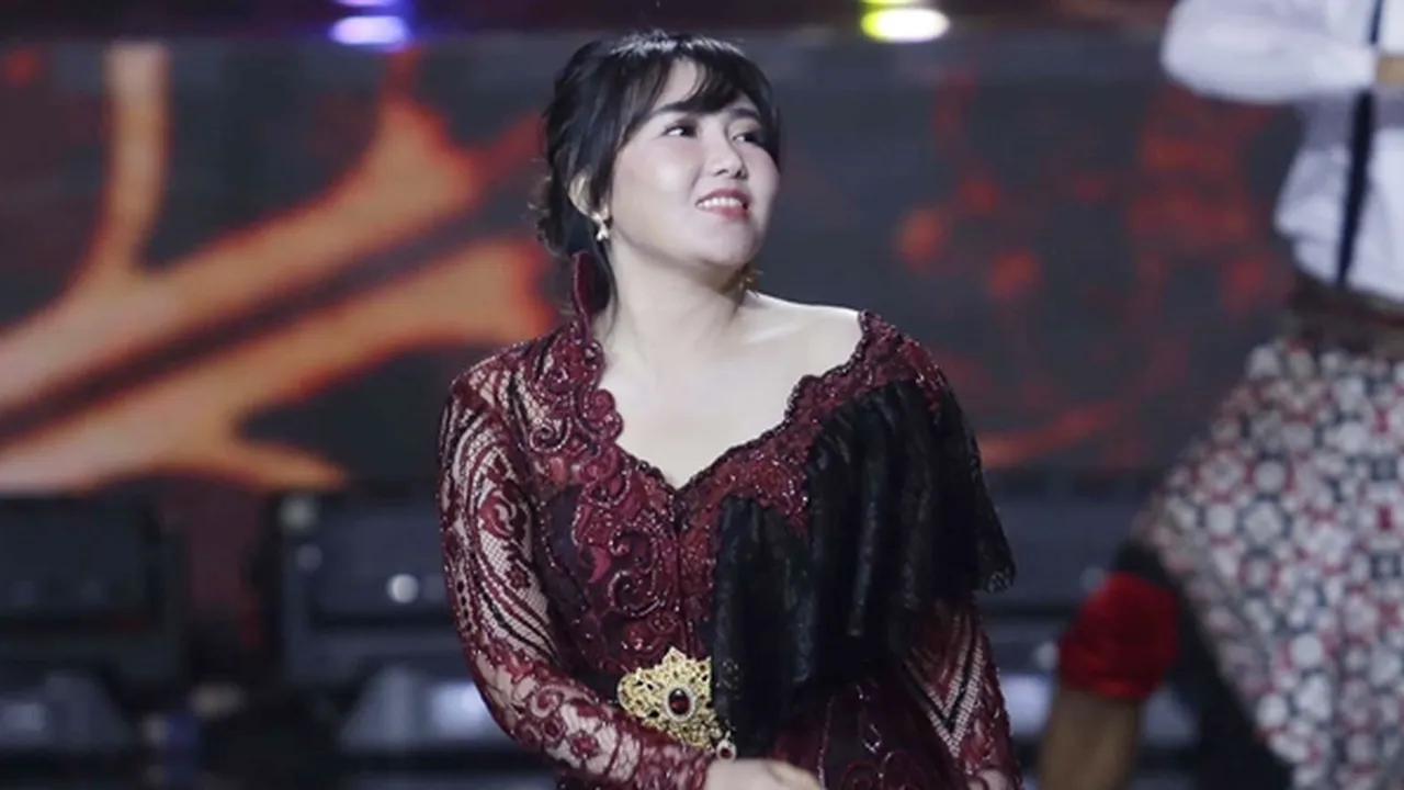 Wabah Corona Melanda, Via Vallen Bagikan Sembako Buat Warga Sidoarjo