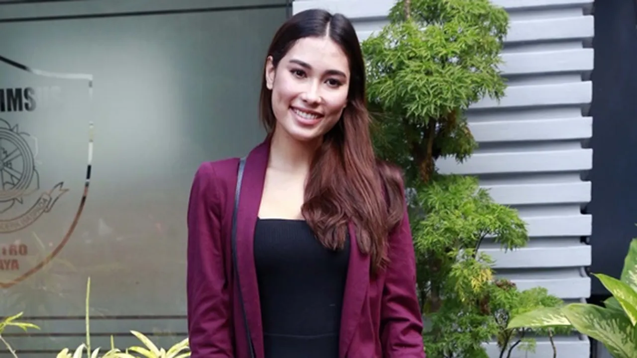 Wajah Bengkak Diduga Akibat Malpraktik, Frederika Cull Datangi Kantor Polisi Wajah Bengkak Diduga Akibat Malpraktik, Frederika Cull Datangi Kantor Polisi