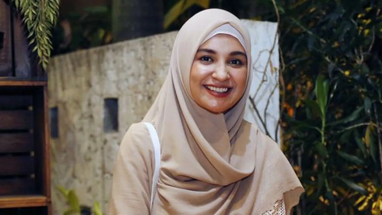 Wajahnya Terpampang di Badan Pesawat, Shireen Sungkar Senang Tapi Malu Wajahnya Terpampang di Badan Pesawat, Shireen Sungkar Senang Tapi Malu