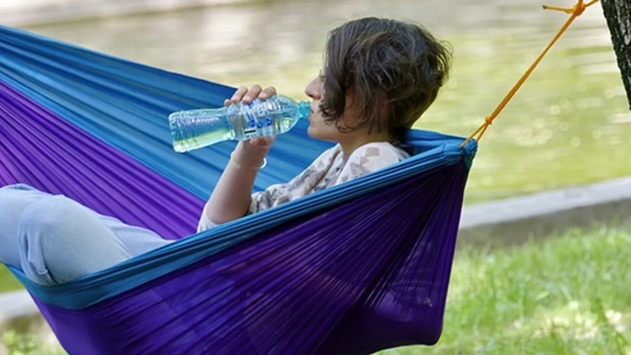 Wajib Tahu, Ini 5 Kesalahan Saat Minum Air Putih yang Sering Terjadi - Bisa Ganggu Pencernaan