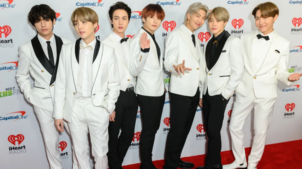 Warna-Warni Rambut Jungkook BTS, Ditambah Senyum Menawan Dijamin Bikin Kamu Melting Warna-Warni Rambut Jungkook BTS, Ditambah Senyum Menawan Dijamin Bikin Kamu Melting