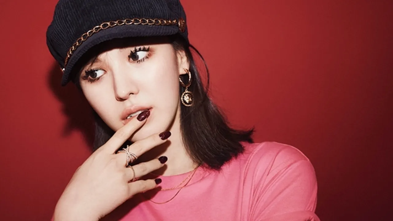 WENDY Red Velvet Tunjukkan Chic & Dark Look Lewat Pemotretan Bersama Allure Korea