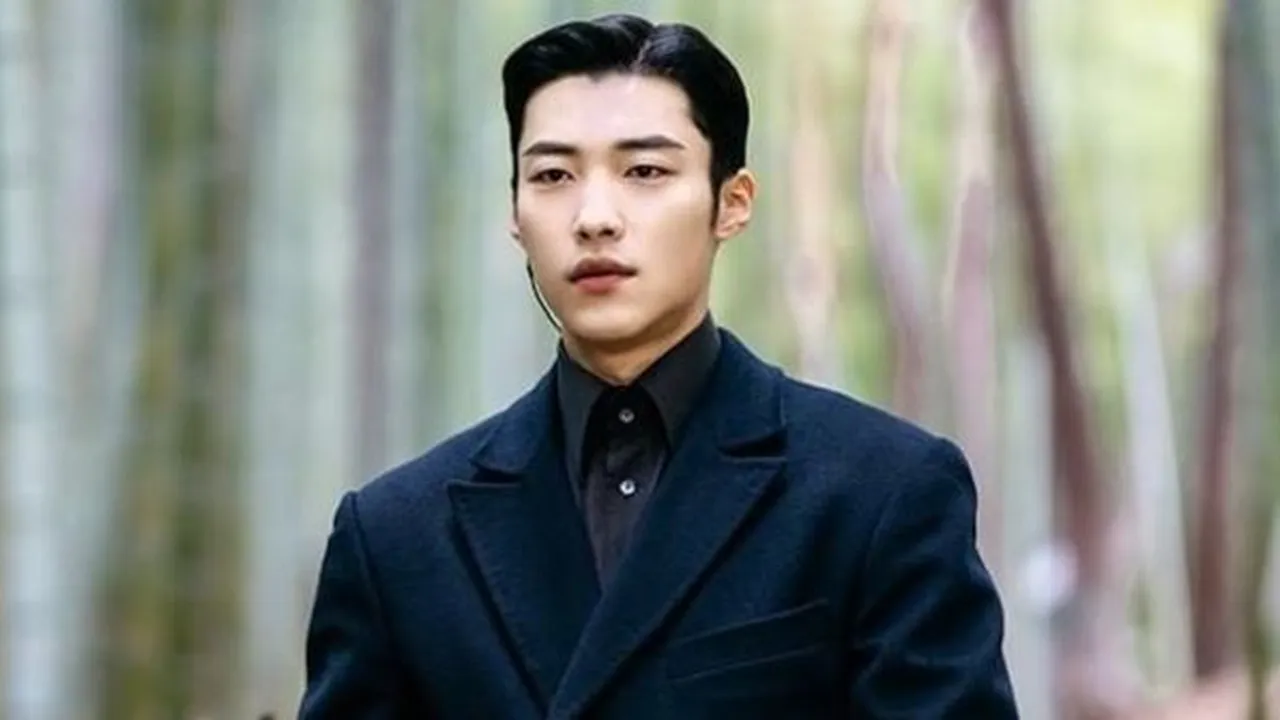 Woo Do Hwan Tulis Surat Umumkan Wajib Militer, Kim Go Eun Menangis