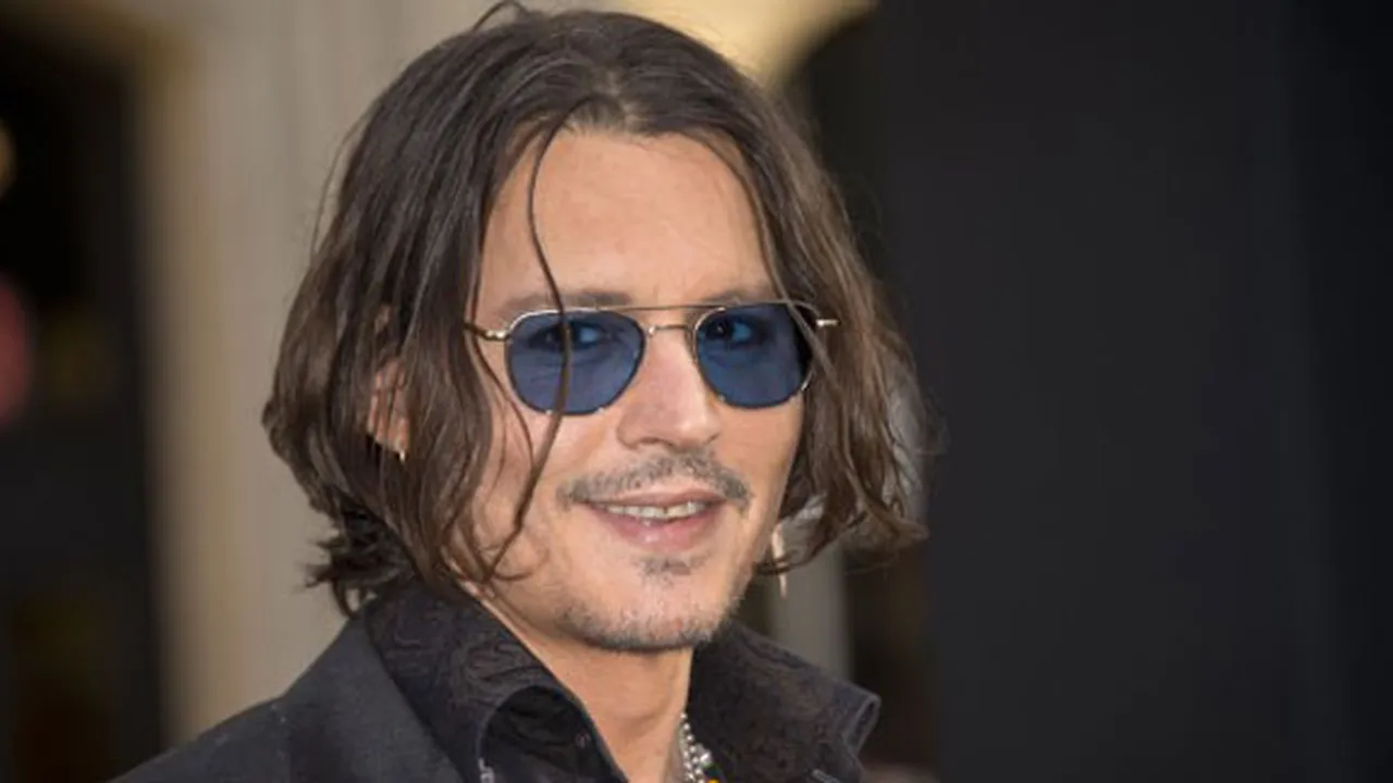 Wow, Johnny Depp Cium Jimmy Kimmel!