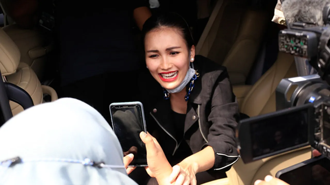 Yakin Dengan Keputusannya, Ayu Ting Ting Pastikan Pernikahannya dengan Adit Jayusman Batal