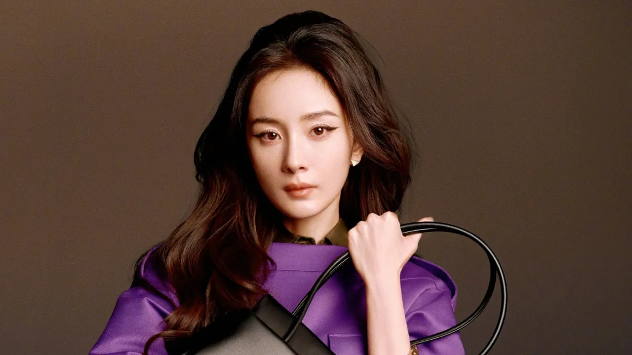 Yang Mi Kembali Hiasi Cover Harper’s Bazaar Maret 2026, Cetak Rekor Baru