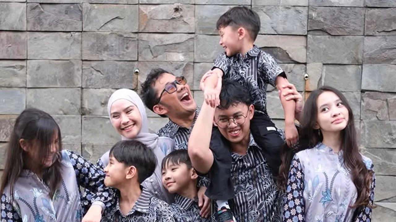 Zaskia Adya Mecca Dampingi 5 Anak Sekolah Online Imbas Abu Anak Krakatau