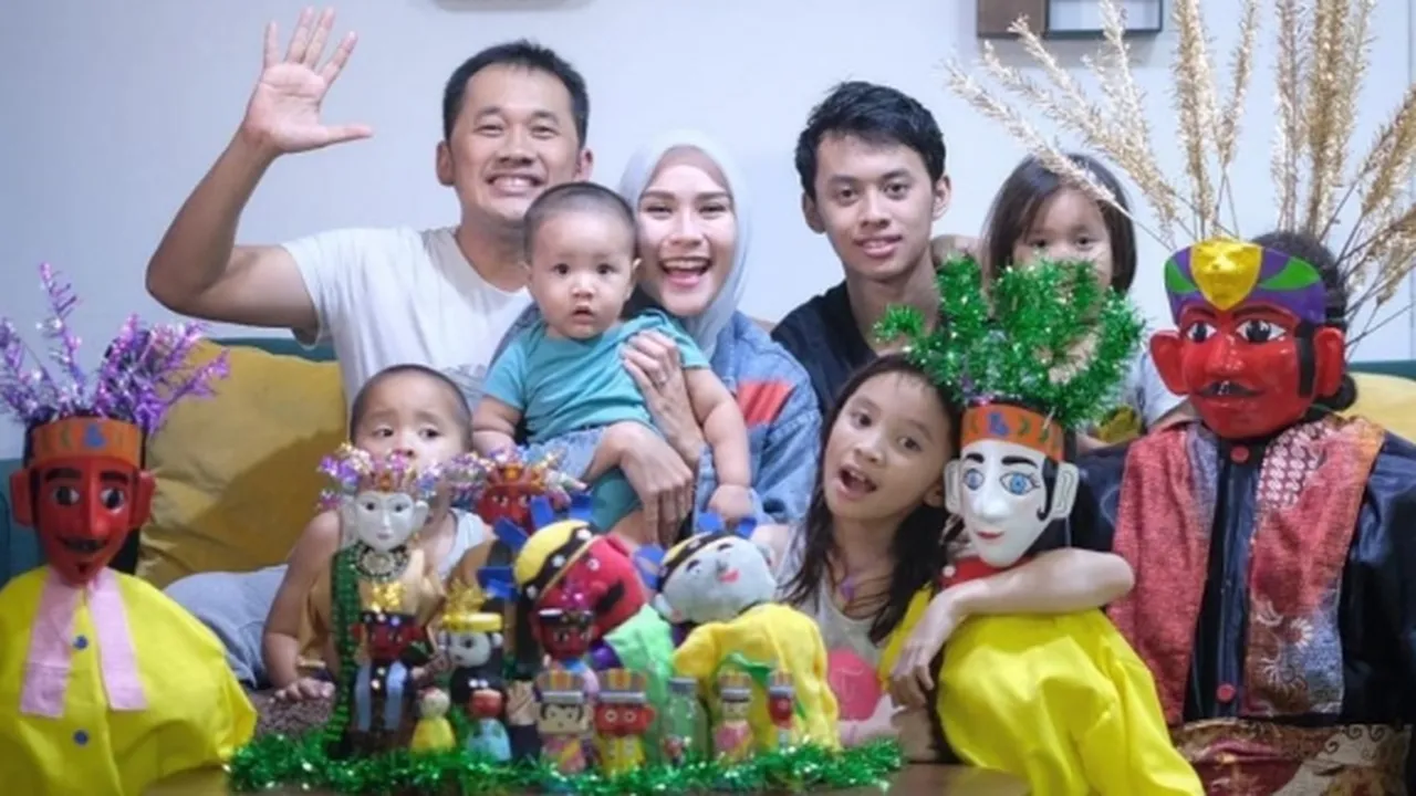 Zaskia Adya Mecca Hamil Anak Lagi, Hanung Bramantyo: Gue Nggak Bahagia