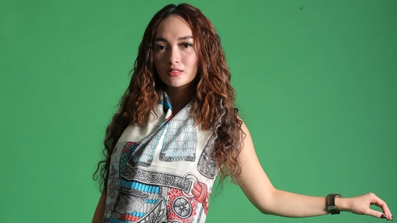 Zaskia Gotik Gandeng Rizal Mantovani Dalam Video Klip Terbarunya
