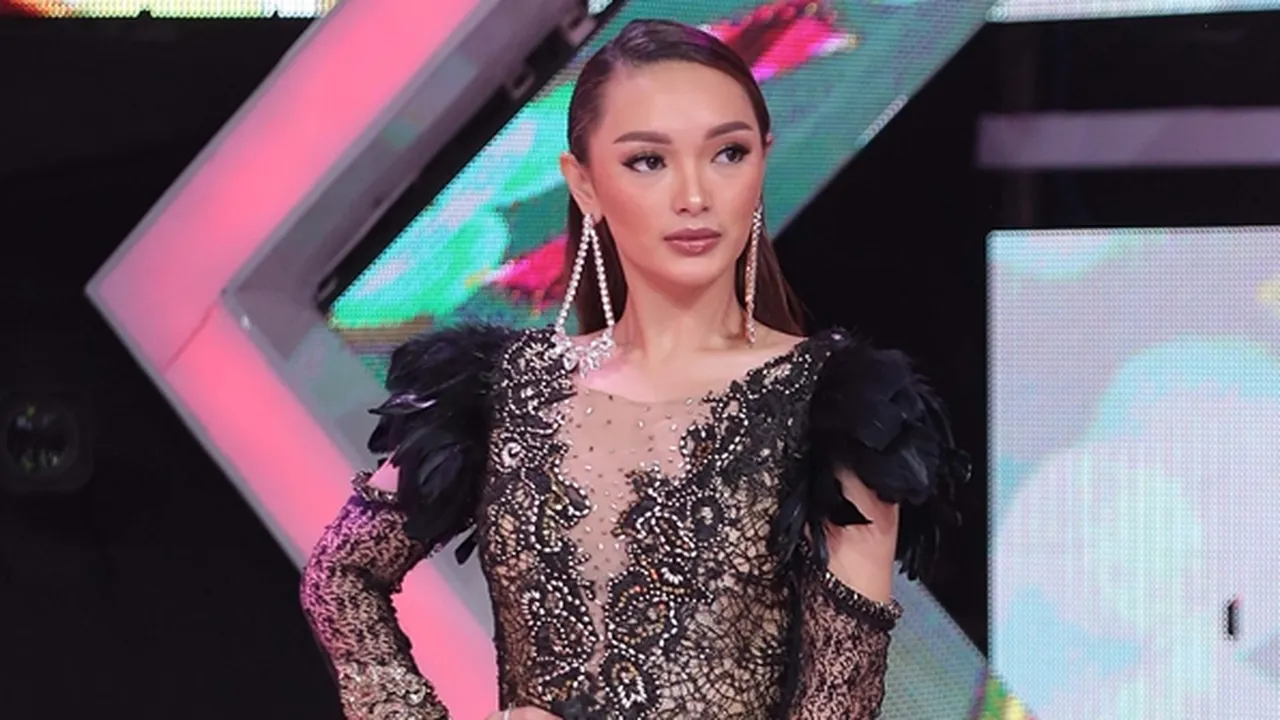 Zaskia Gotik ke Balikpapan, Santai Piknik di Pantai Bareng Keluarga Sirajuddin Mahmud