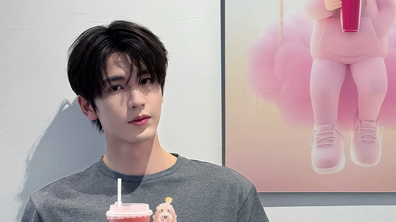 Zhang Linghe Lagi Live, Ngomong 'Apa Kabar' dan Bikin Fans Indonesia Heboh