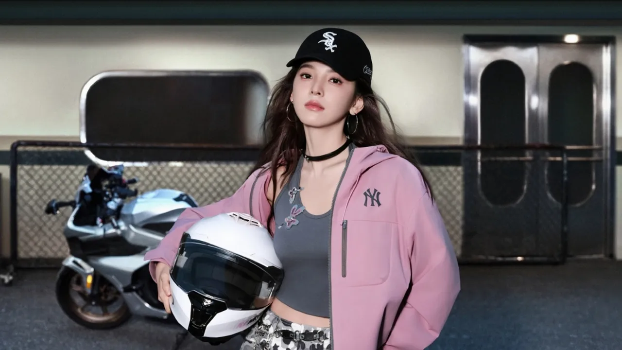 Zhang Ruonan Jadi Wajah Baru MLB, Tampilkan Street Style Autentik Generasi Muda Zhang Ruonan Jadi Wajah Baru MLB, Tampilkan Street Style Autentik Generasi Muda