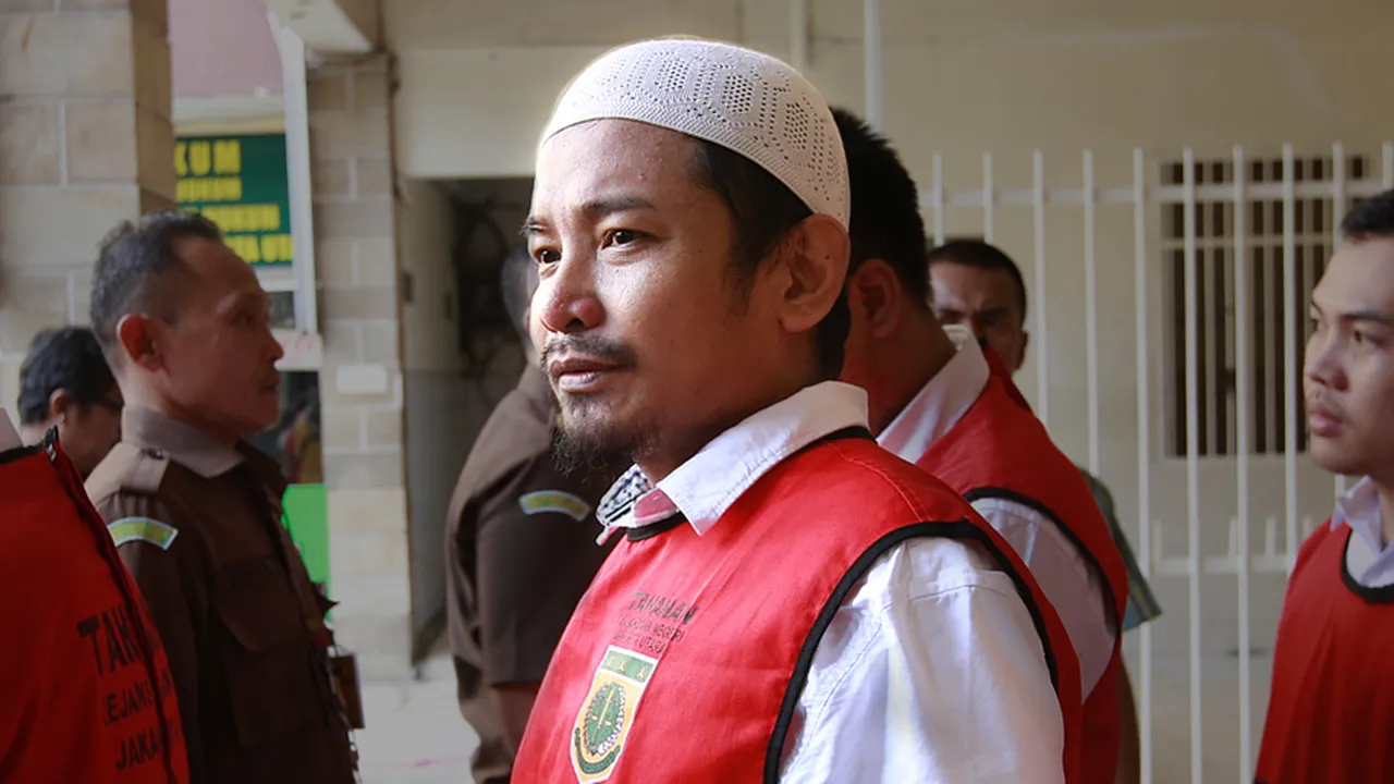 Zul Zivilia Dipercaya Jadi Imam Salat di LP Cipinang Zul Zivilia Dipercaya Jadi Imam Salat di LP Cipinang