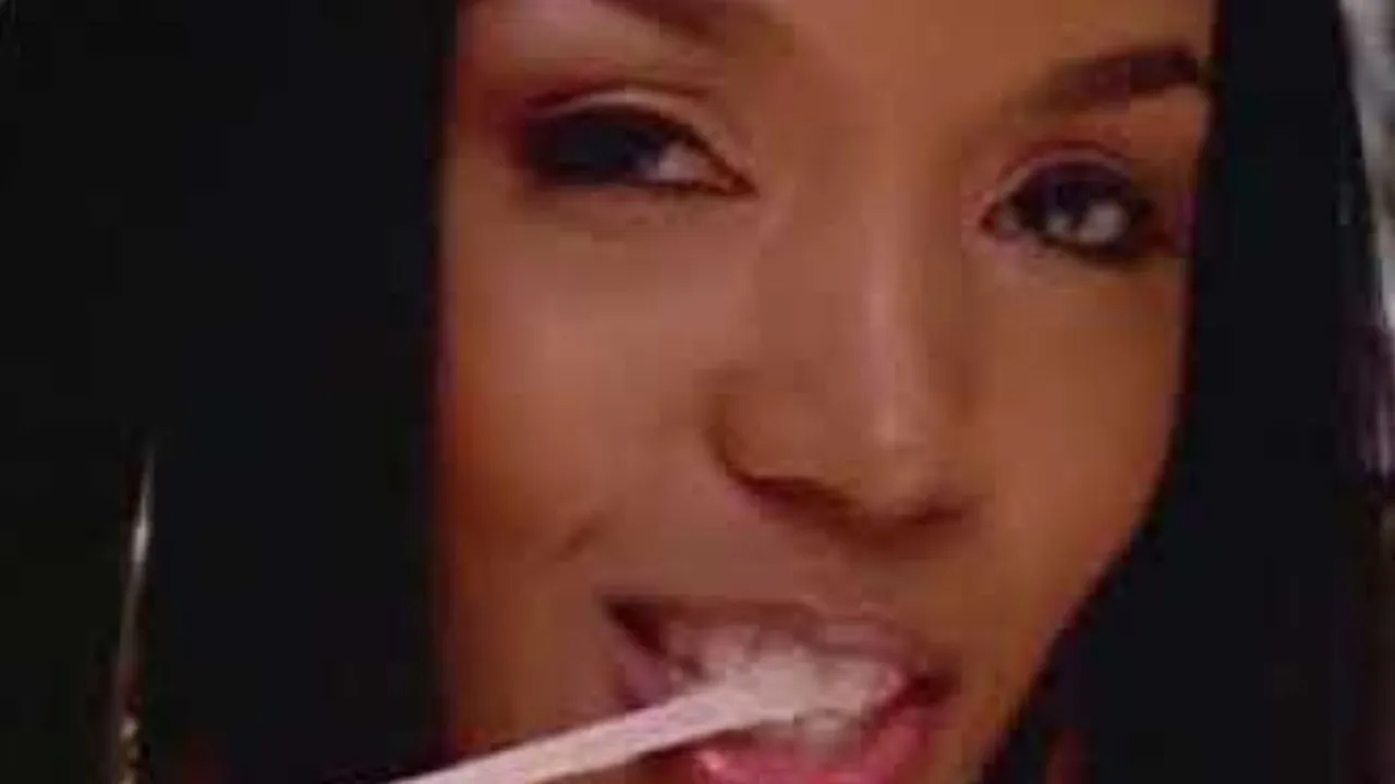 Lirik MY BUBBLE GUM