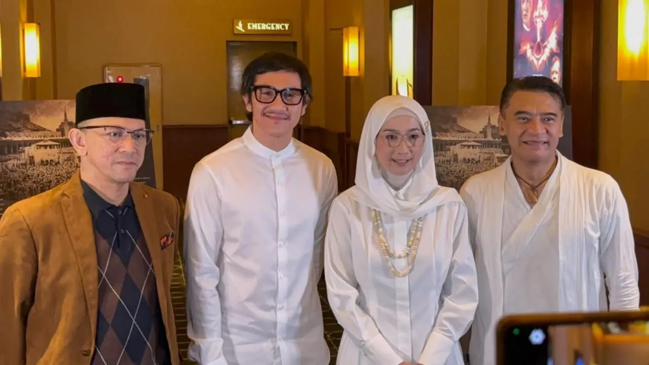 映画『HAMKA: AWAL MULA』のイベントに出席したデシー・ラトナサリら