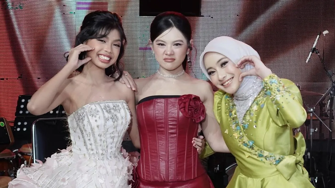 Potret Melly Lee Bareng Alexa dan Clara, Rayakan Anak Didik Lolos Top 17 Dangdut Academy 8