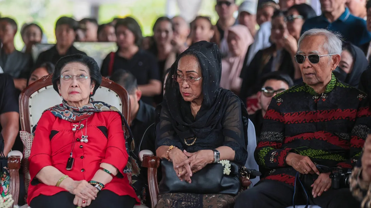Potret Pemakaman Guruh Soekarnoputra, Dimakamkan Samping Pusara Ibu Fatmawati