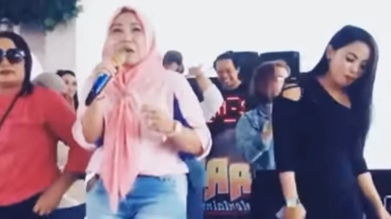 Lirik Sikok Bagi Duo dan Terjemahan