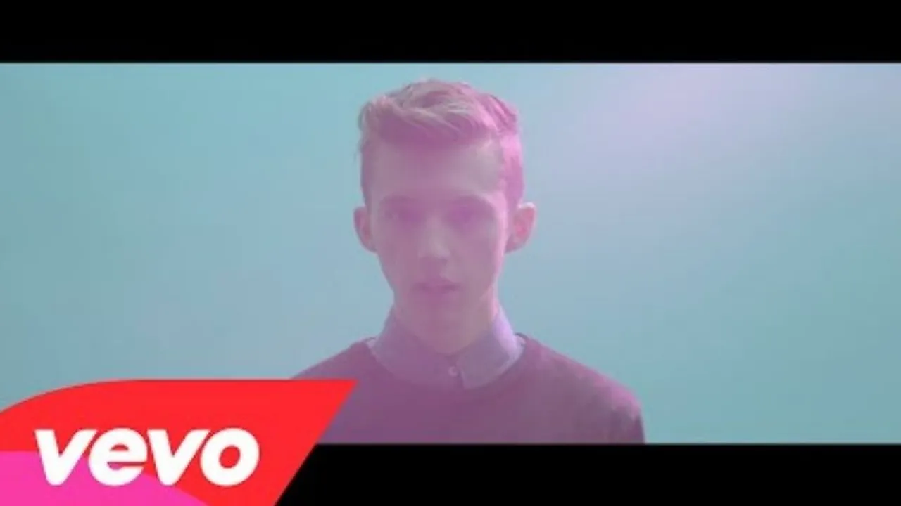 Lirik Strawberry & Cigarettes (Terjemahan)