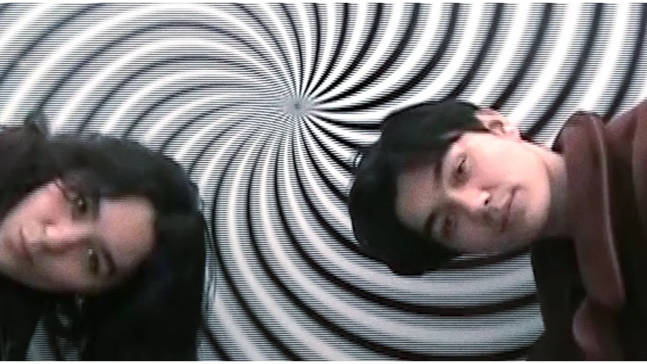 Lirik Petals on the Moon (Terjemahan)