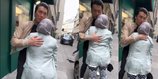 Potret Reino Barack Pijat Syahrini di Tepi Jalan Ketika Sang Istri Capek