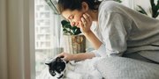 10 Kebiasaan Konyol Pemilik Kucing, Bukti Cinta Nggak Setengah-Setengah Buat Hewan Peliharaan