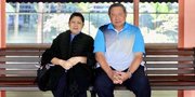 2 Pekan Kepergian Ibu Ani Yudhoyono, SBY Kunjungi Makam & Tatap Nisan dengan Haru