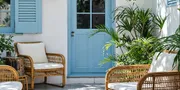 6 Inspirasi Teras Rumah Sederhana dengan Tanaman Perdu Tahan Panas agar Terasa Lebih Sejuk