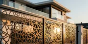 8 Inspirasi Pagar Besi Motif Laser Cut Anti-Panjat, Tetap Elegan untuk Fasad Rumah