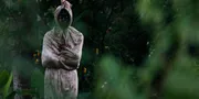 'POCONG JUMAT KLIWON', Kisah Klasik Kesurupan Pocong