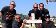Abdel Langsung ke Makam Temon Sepulang dari Amerika, Tangis Pecah di TPU Tanah Kusir