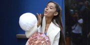 Album Baru Dengan Empat Lagu, Ariana Grande Beri Kado Natal Manis