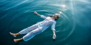 Arti Mimpi di Dalam Air Menurut Psikologi, Spiritual, dan Budaya Lengkap dengan Tafsirnya