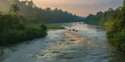 Arti Mimpi Melihat Air Sungai Besar: Tafsir Mendalam dari Psikologi hingga Primbon Jawa