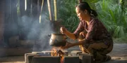 Arti Mimpi Memasak Air Pakai Kayu Bakar: Pertanda Menikmati Hidup dan Transformasi Diri