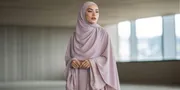 Cara Memadu Padankan Gamis dengan Kerudung untuk Tampil Anggun dan Modis