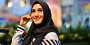 Cara Memakai Hijab Pashmina dengan 5 Model, Cuma Pakai Satu Jarum - Simpel dan Kekinian