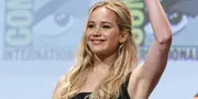 Dapat Gaji Lebih Sedikit Dari Bintang Pria, J-Law Angkat Bicara