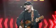 Empat Dekade Berkarya, Iwan Fals Terima Penghargaan Bergengsi Kategori Seni dan Budaya