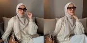 Fashion Hijab Cantik Ala Paula Verhoeven, Busana Dengan Warna Netral - Make Up Natural Namun Flawless