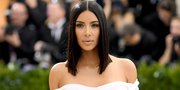[FOTO] Pakai Dress Seksi, Kim Kardashian Pamer Perut Ratanya