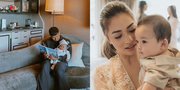 Gaya Parenting Nikita Willy dan Suami yang Tuai Pro Kontra, Ada Pelatih agar Baby Izz Tidur Sendiri - Makan Paha Ayam di Usia 6 Bulan