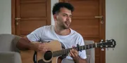 Josh Holmes Rilis 'Say Yes (Wedding Version)', Lebih Intimate & Lembut Dibanding Versi Aslinya