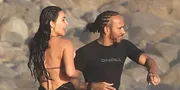 Kim Kardashian dan Lewis Hamilton PDA di Pantai Malibu, Momen Mesra Pelukan di Tengah Laut