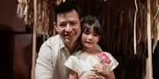 Momen Hangat David Herbowo Mantan Suami Shandy Aulia Hadiri Pentas Seni Claire
