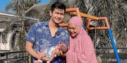 Momen Manis Ria Ricis dan Teuku Ryan Ajak Anak Berjemur, Lucu Banget Sang Bayi Pamer 'Peace Sign'
