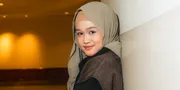 'Nanti Aku Cerita' Jadi Debut Malika, Surat Cinta Anak Perempuan Kepada Ayah