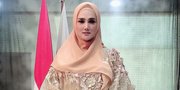 Outfit Mulan Jameela Saat Hadiri Pelantikan DPR Dikritik Pengamat Fashion